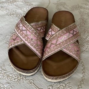 Womens size 8 Nature Breeze pink & gold slip-on sandals. New.